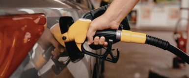 Flambée des carburants : un portail pour payer son essence moins cher & un prêt flash pour les entreprises